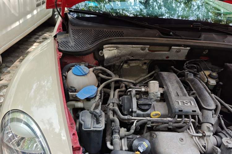 Used Volkswagen Beetle 2014 1.2TSI Fashion Edition Engine Bay Right