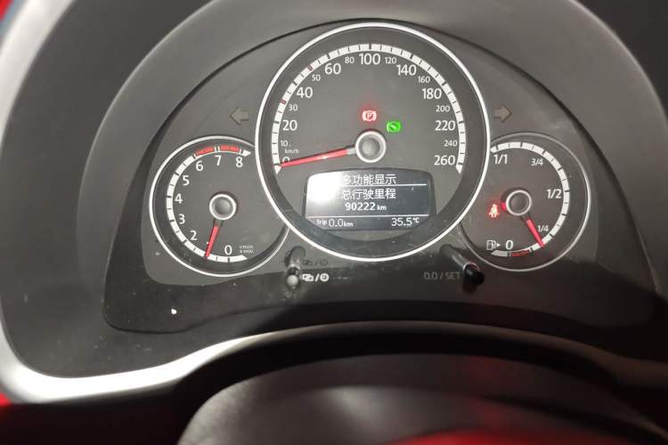 Used Volkswagen Beetle 2014 1.2TSI Fashion Edition Odometer Close Up