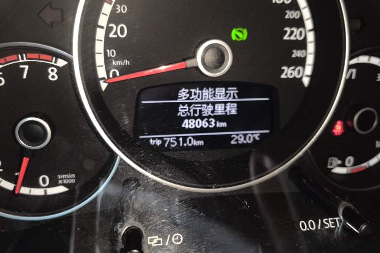 Used Volkswagen Beetle 2014 1.2TSI Fashion Edition Odometer Close Up