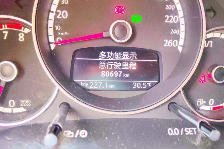 Used Volkswagen Beetle 2014 1.2TSI Fashion Edition Odometer Close Up