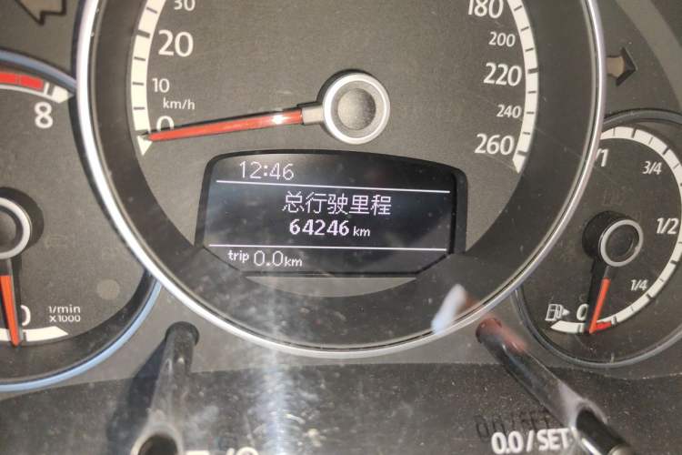 Used Volkswagen Beetle 2014 1.2TSI Fashion Edition Odometer Close Up