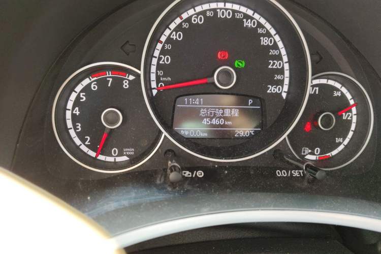 Used Volkswagen Beetle 2014 1.4TSI Fashion Edition Odometer Close Up