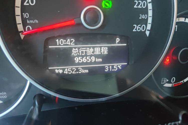 Used Volkswagen Beetle 2014 1.2TSI Fashion Edition Odometer Close Up