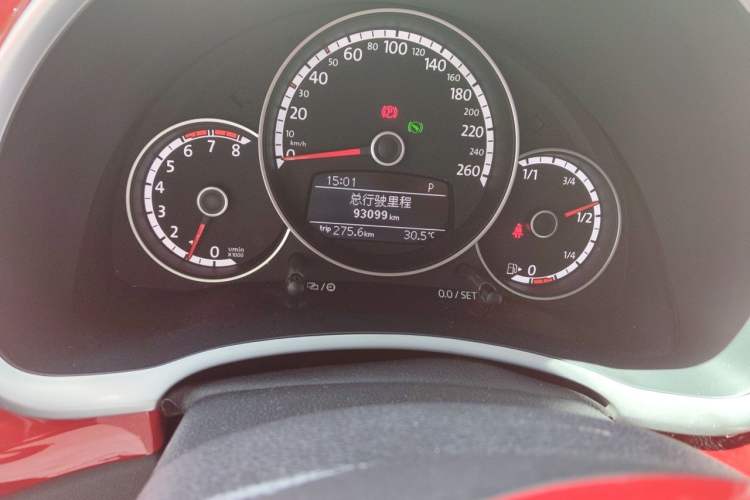Used Volkswagen Beetle 2014 1.2TSI Comfort Model Odometer Close Up