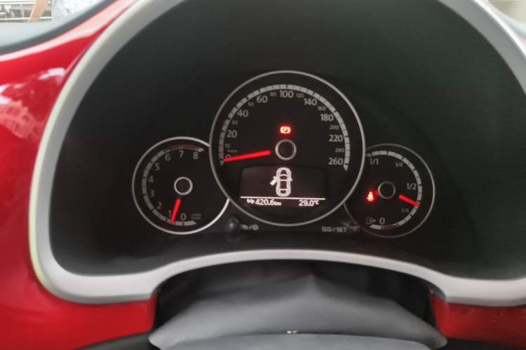Used Volkswagen Beetle 2014 1.2TSI Comfort Model Odometer Close Up