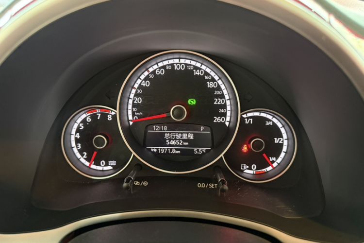 Used Volkswagen Beetle 2014 1.2TSI Comfort Model Odometer Close Up