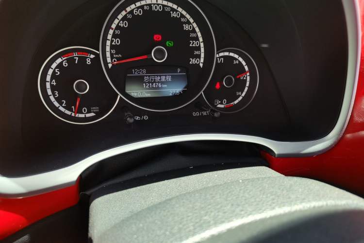 Used Volkswagen Beetle 2014 1.4TSI Fashion Edition Odometer Close Up