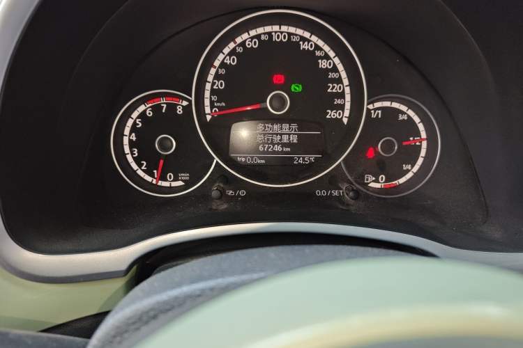 Used Volkswagen Beetle 2014 1.2TSI Fashion Edition Odometer Close Up