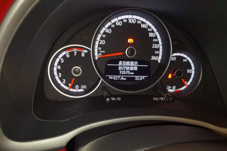 Used Volkswagen Beetle 2014 1.2TSI Fashion Edition Odometer Close Up