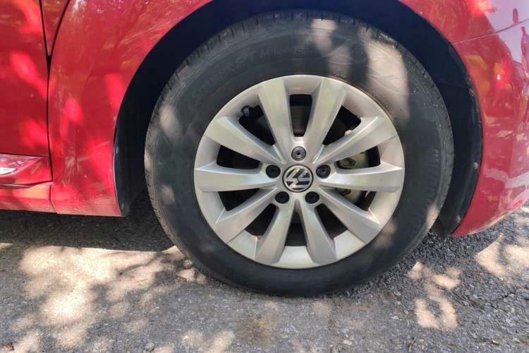 Used Volkswagen Beetle 2014 1.4TSI Fashion Edition Right Front Wheel Hub