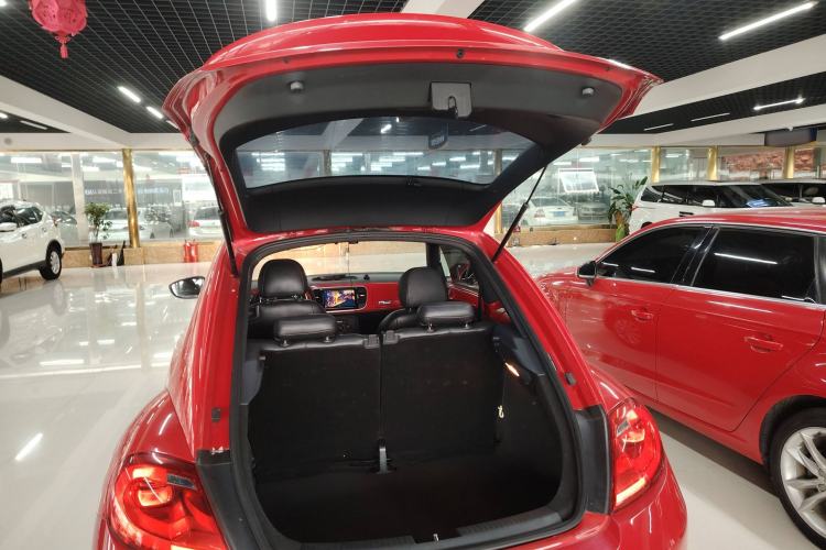 Used Volkswagen Beetle 2014 1.4TSI Fashion Edition Trunk