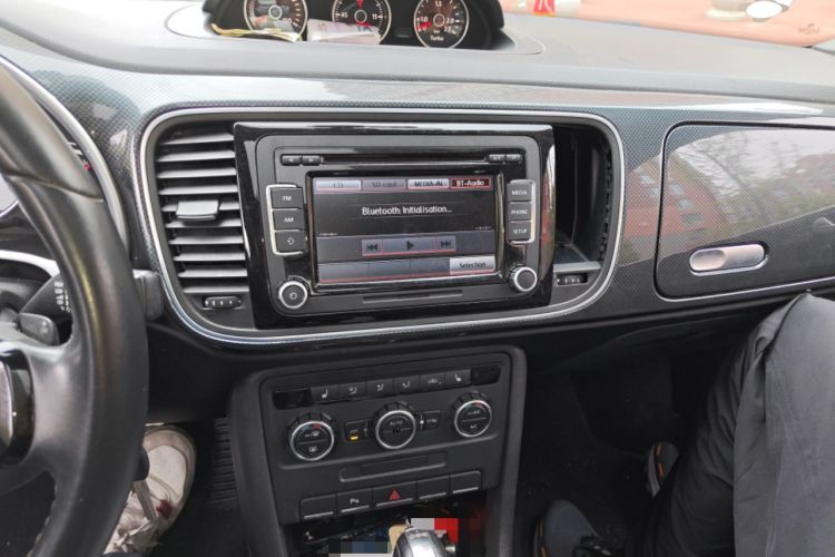Used Volkswagen Beetle 2014 2.0 TSI Turbo Version Audio And AC Panel