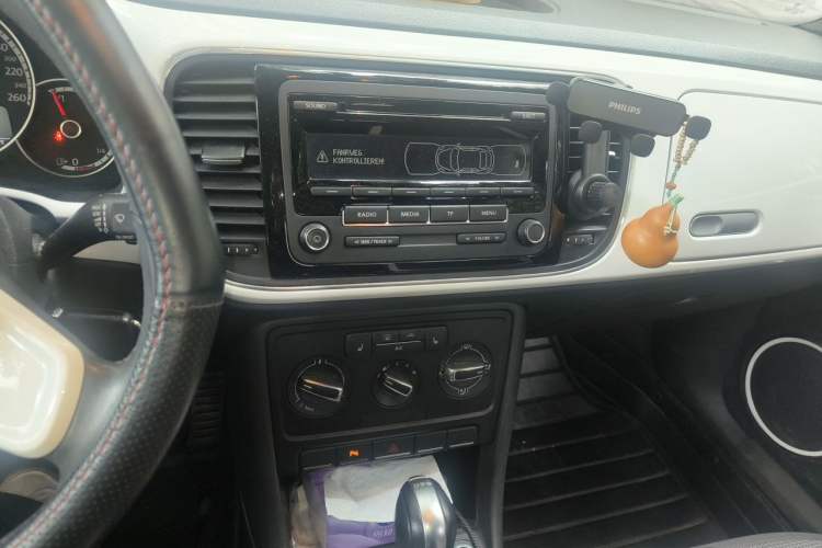 Used Volkswagen Beetle 2014 1.2TSI Comfort Model Audio And AC Panel