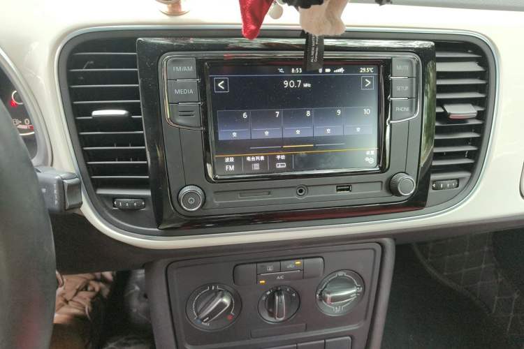 Used Volkswagen Beetle 2014 1.2TSI Fashion Edition Audio And AC Panel