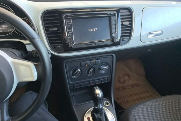Used Volkswagen Beetle 2014 1.2TSI Fashion Edition Audio And AC Panel