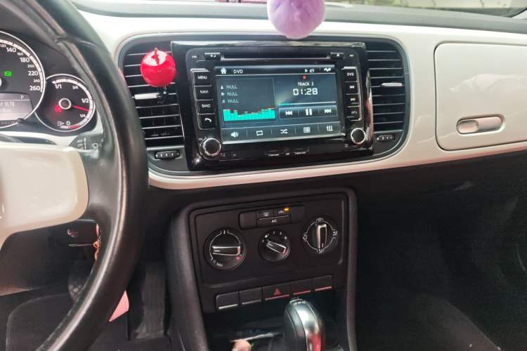 Used Volkswagen Beetle 2014 1.2TSI Fashion Edition Audio And AC Panel