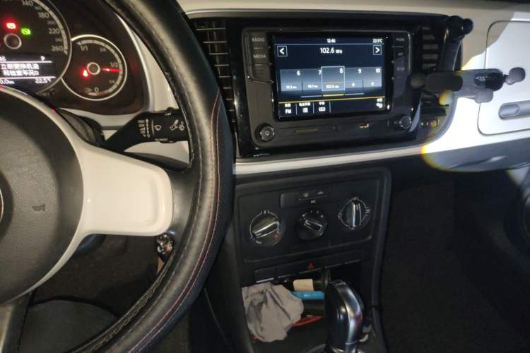 Used Volkswagen Beetle 2014 1.4TSI Fashion Edition Audio And AC Panel