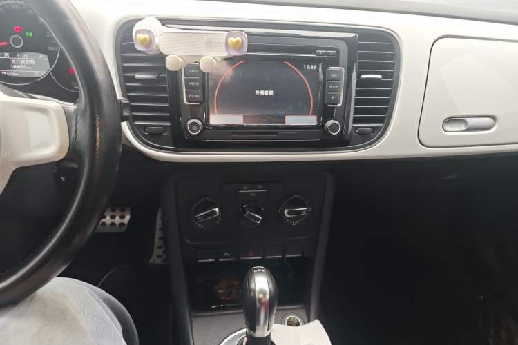 Used Volkswagen Beetle 2014 1.2TSI Fashion Edition Audio And AC Panel