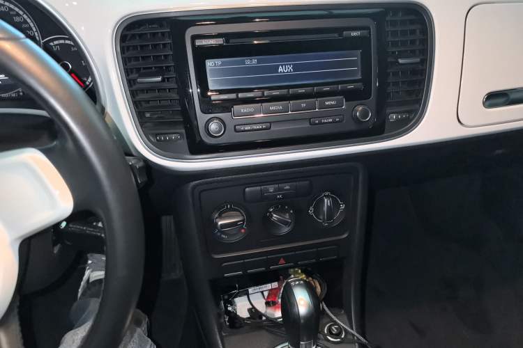 Used Volkswagen Beetle 2014 1.2TSI Fashion Edition Audio And AC Panel