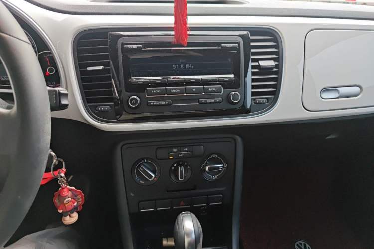 Used Volkswagen Beetle 2014 1.4TSI Fashion Edition Audio And AC Panel