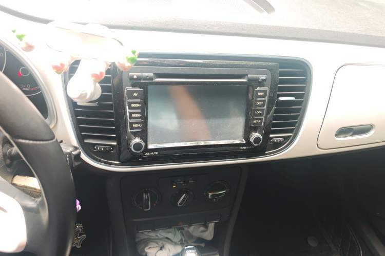Used Volkswagen Beetle 2014 1.2TSI Fashion Edition Audio And AC Panel