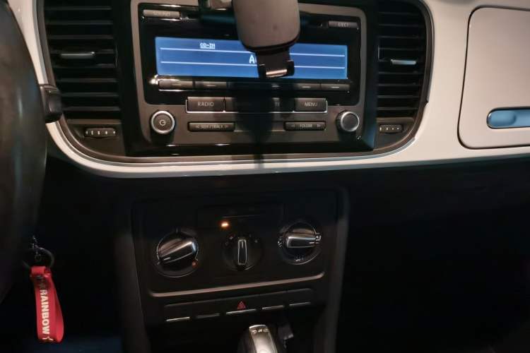 Used Volkswagen Beetle 2014 1.4TSI Fashion Edition Audio And AC Panel