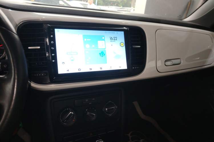 Used Volkswagen Beetle 2014 1.4TSI Fashion Edition Audio And AC Panel