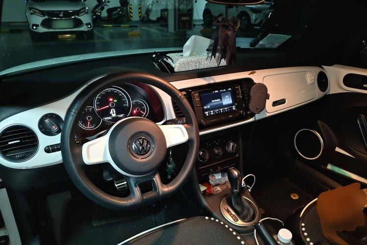 Used Volkswagen Beetle 2014 1.2TSI Comfort Model Center Console
