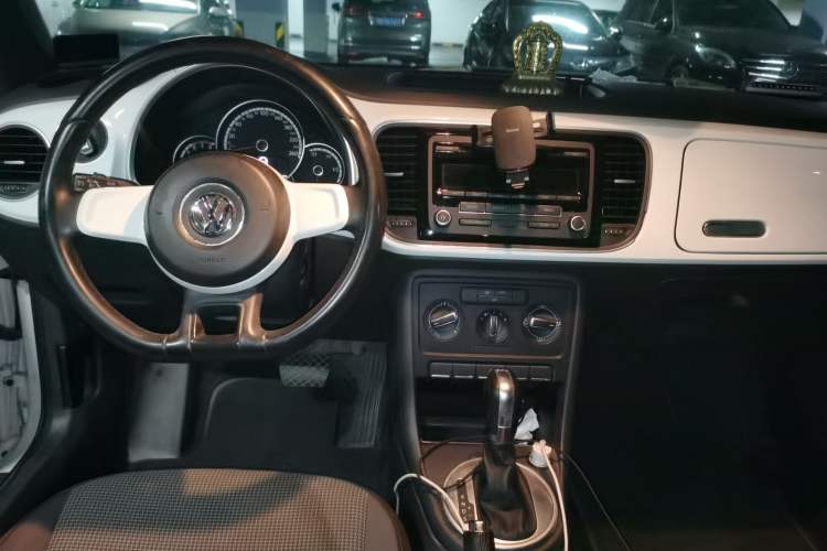 Used Volkswagen Beetle 2014 1.4TSI Fashion Edition Center Console