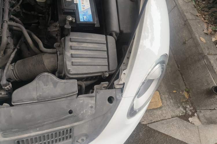 Used Volkswagen Beetle 2014 1.2TSI Comfort Model Engine Bay Left