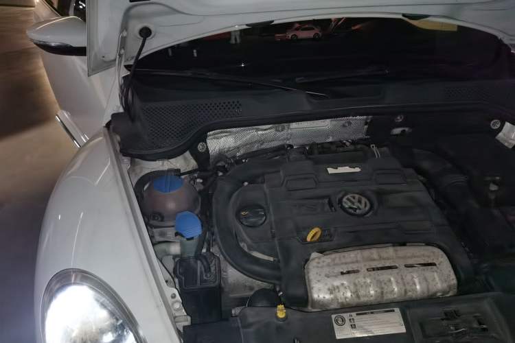 Used Volkswagen Beetle 2014 1.4TSI Fashion Edition Engine Bay Right