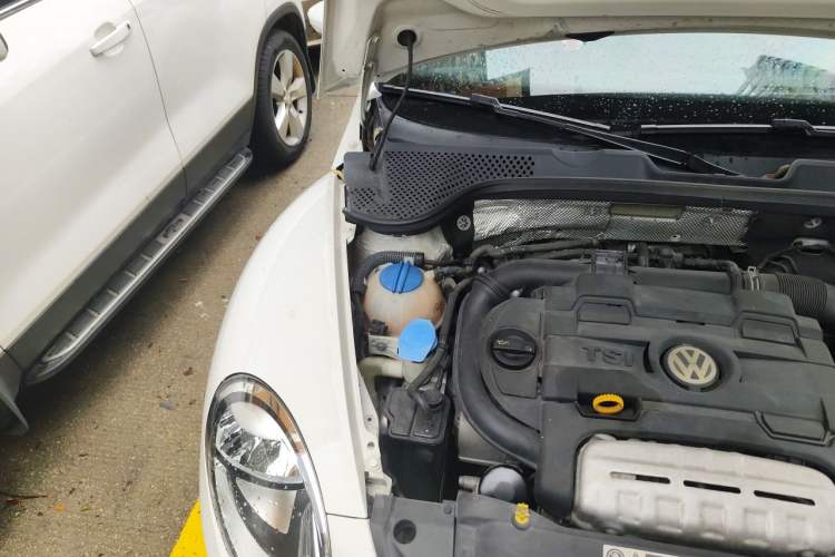 Used Volkswagen Beetle 2014 1.4TSI Fashion Edition Engine Bay Right