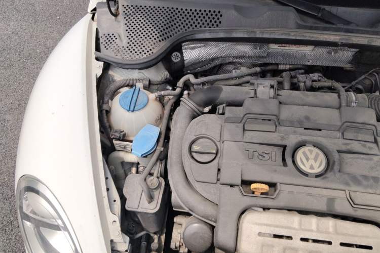 Used Volkswagen Beetle 2014 1.4TSI Fashion Edition Engine Bay Right