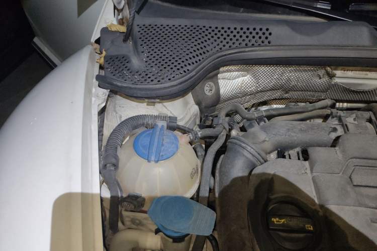 Used Volkswagen Beetle 2014 1.4TSI Fashion Edition Engine Bay Right