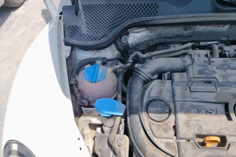 Used Volkswagen Beetle 2014 1.4TSI Fashion Edition Engine Bay Right