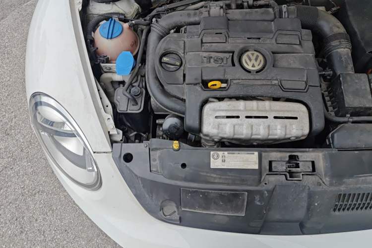 Used Volkswagen Beetle 2014 1.4TSI Fashion Edition Engine Bay Right
