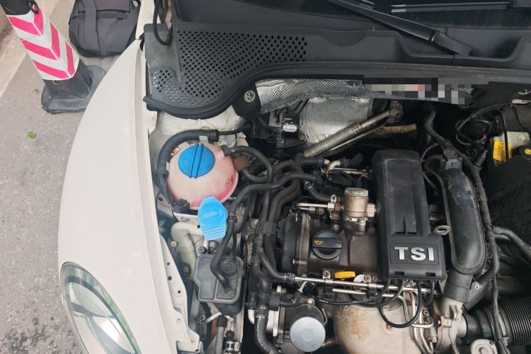 Used Volkswagen Beetle 2014 1.2TSI Fashion Edition Engine Bay Right