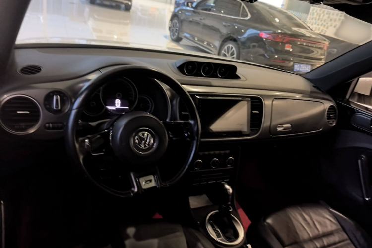 Used Volkswagen Beetle 2014 1.4TSI R-Line Interior 1