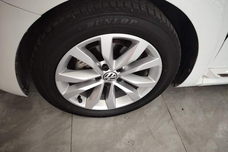 Used Volkswagen Beetle 2014 1.4TSI Fashion Edition Left Front Wheel Hub