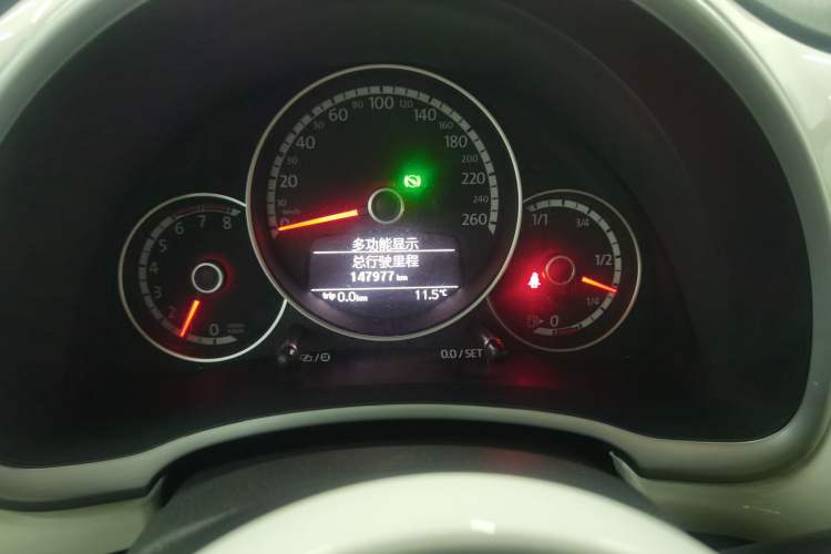 Used Volkswagen Beetle 2014 1.4TSI Fashion Edition Odometer Close Up