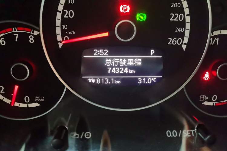 Used Volkswagen Beetle 2014 1.4TSI Fashion Edition Odometer Close Up