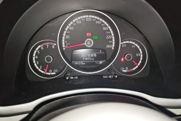 Used Volkswagen Beetle 2014 1.2TSI Comfort Model Odometer Close Up