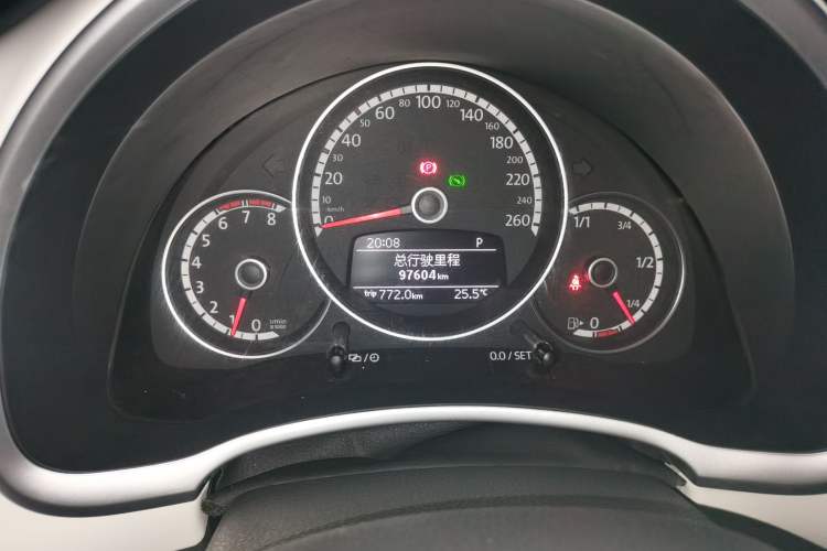 Used Volkswagen Beetle 2014 1.4TSI Fashion Edition Odometer Close Up