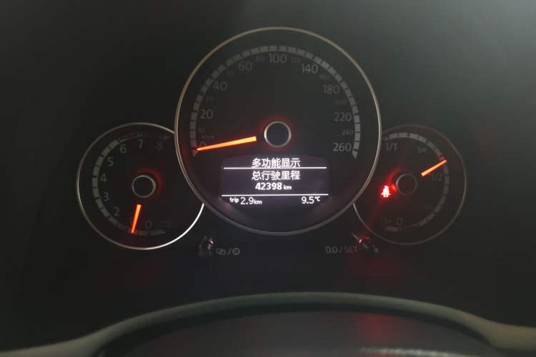 Used Volkswagen Beetle 2014 1.2TSI Fashion Edition Odometer Close Up