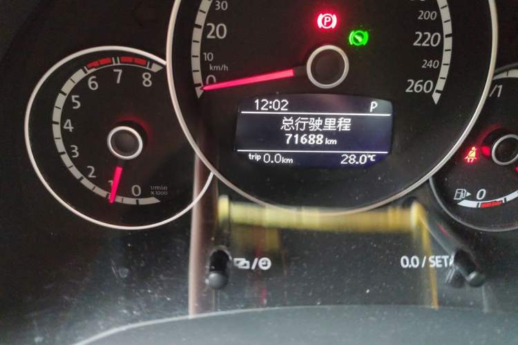 Used Volkswagen Beetle 2014 1.4TSI Fashion Edition Odometer Close Up