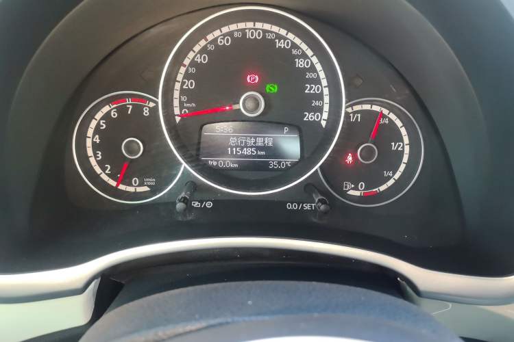 Used Volkswagen Beetle 2014 1.2TSI Comfort Model Odometer Close Up