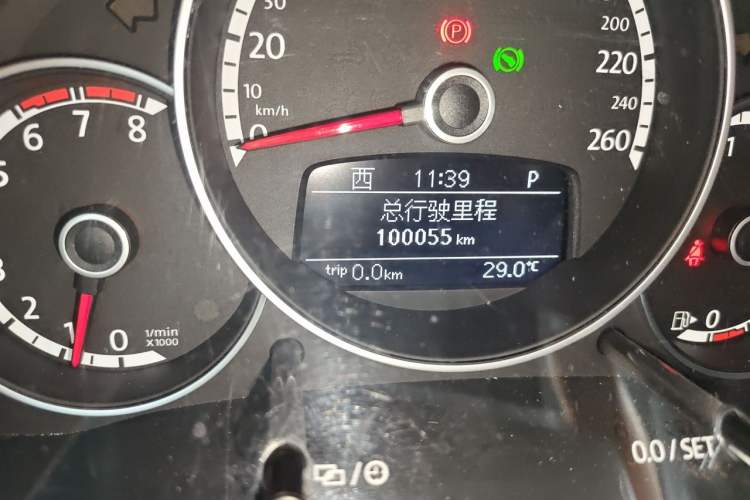 Used Volkswagen Beetle 2014 1.2TSI Fashion Edition Odometer Close Up