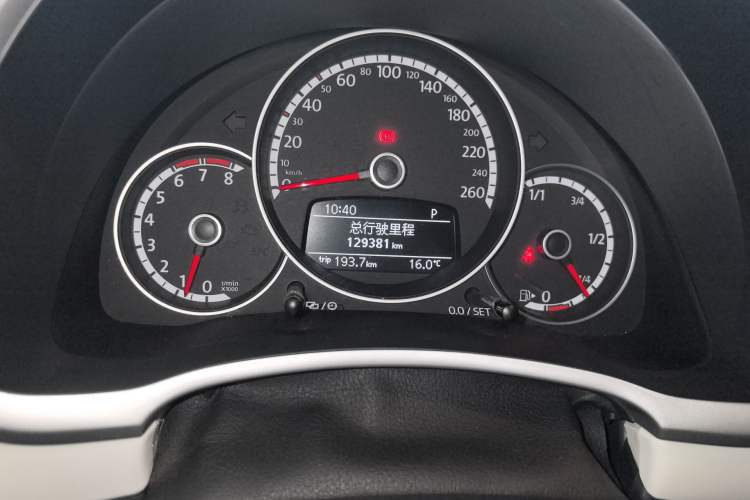 Used Volkswagen Beetle 2014 1.2TSI Fashion Edition Odometer Close Up