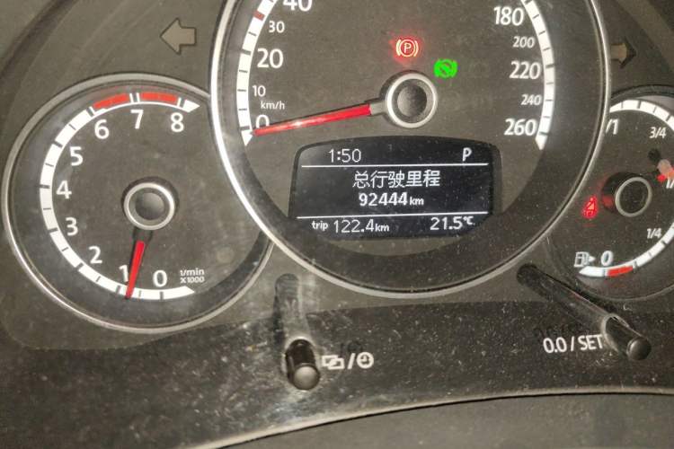 Used Volkswagen Beetle 2014 1.4TSI Fashion Edition Odometer Close Up