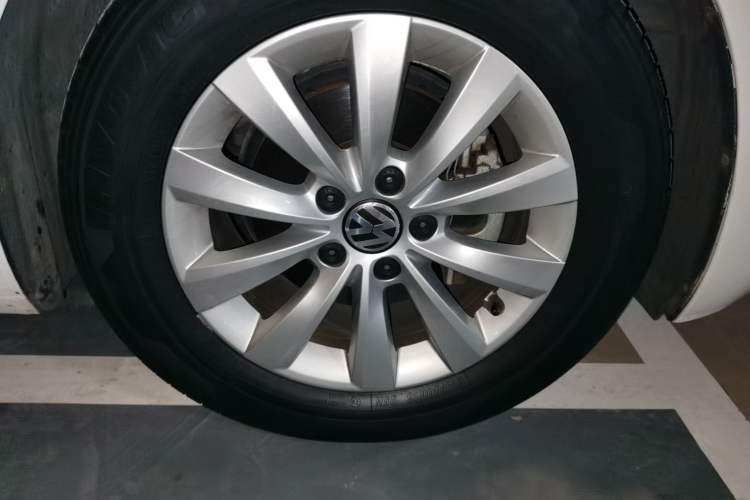 Used Volkswagen Beetle 2014 1.4TSI Fashion Edition Right Front Wheel Hub